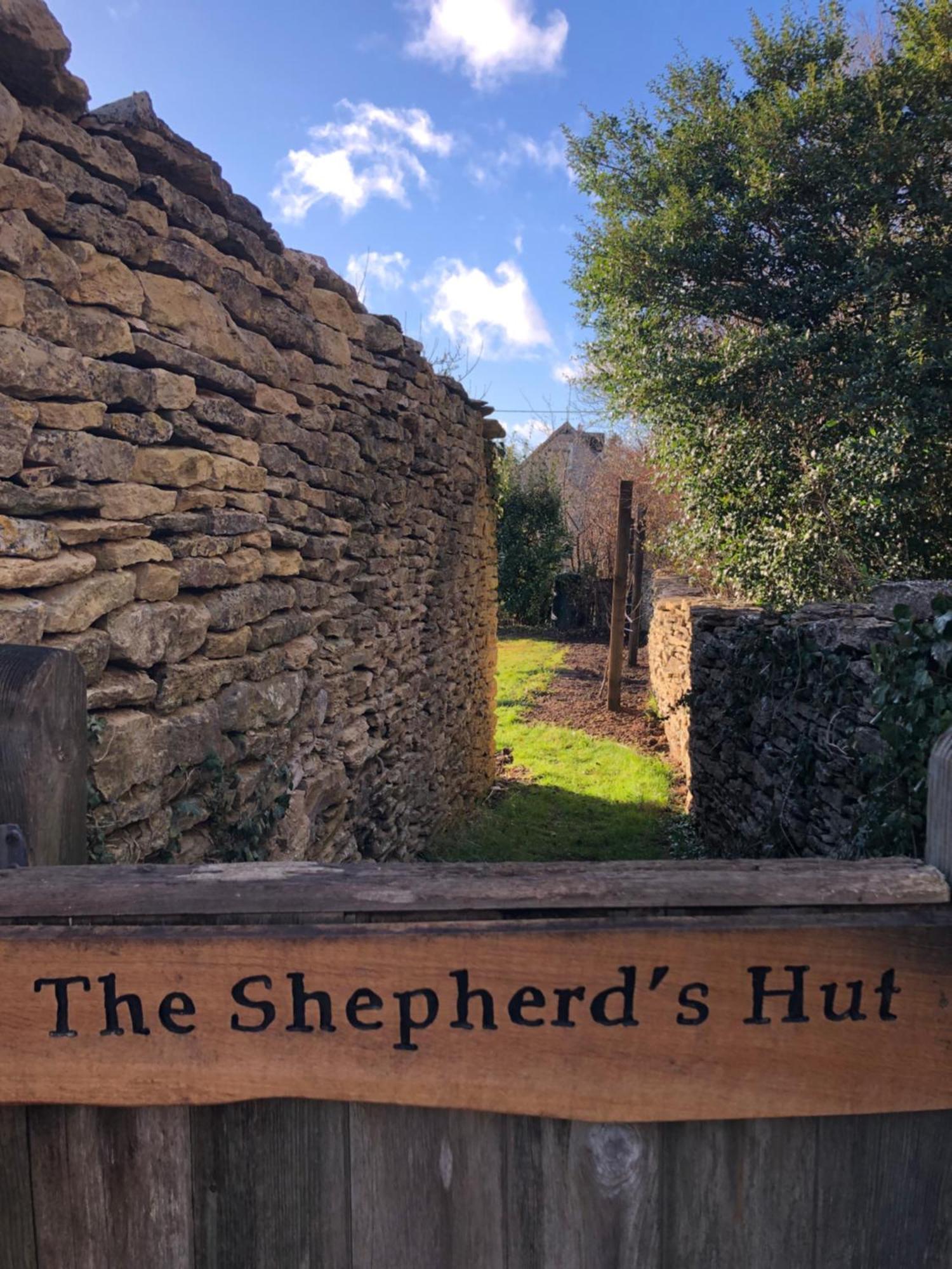 Green Valley, Cotswold Stay With Hamper Cheltenham Exterior photo